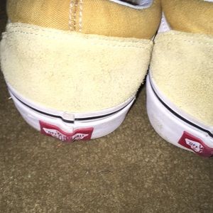 Yellow vans😋